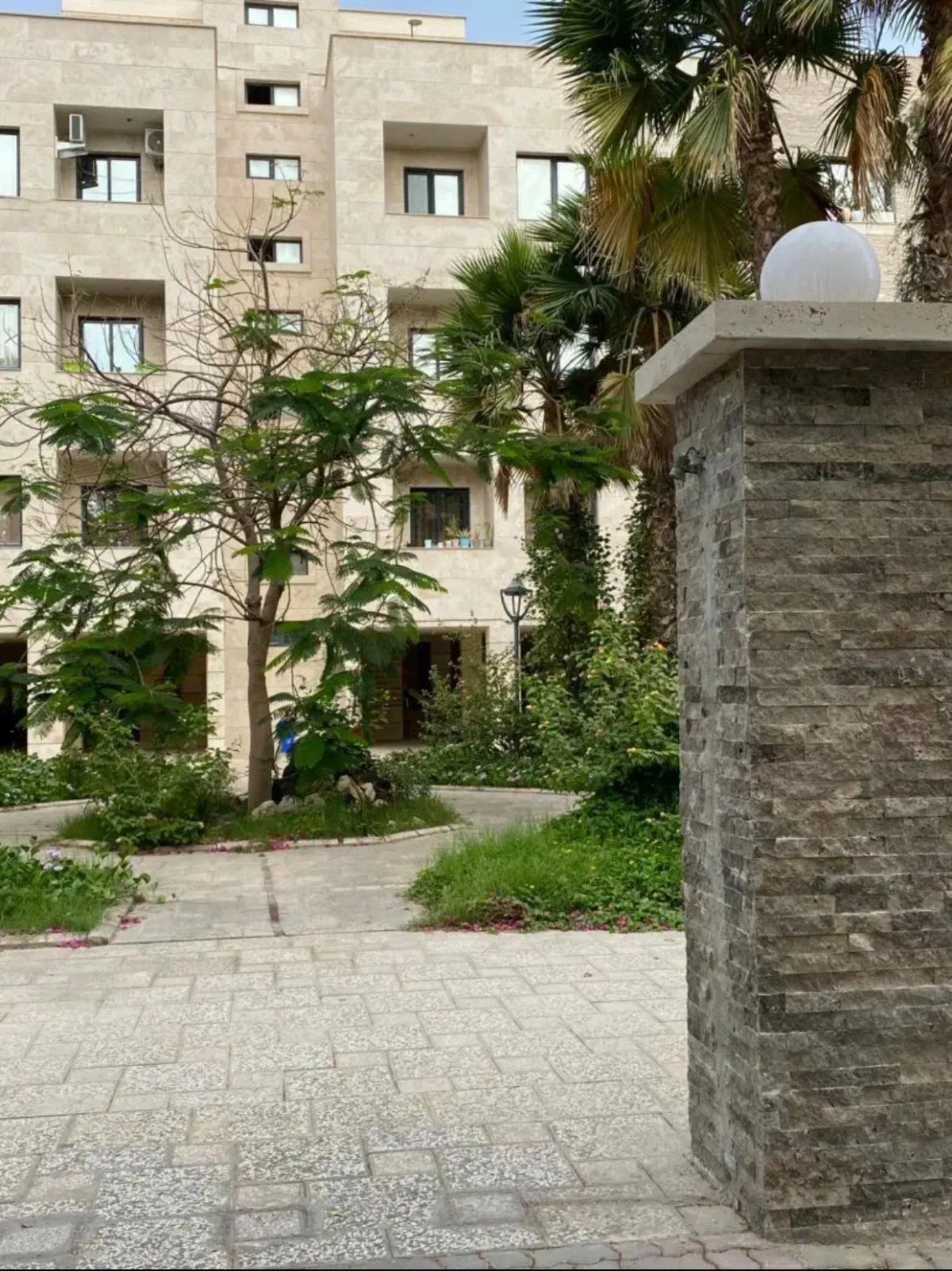 برج مرکز شهر / دوخواب زیبا