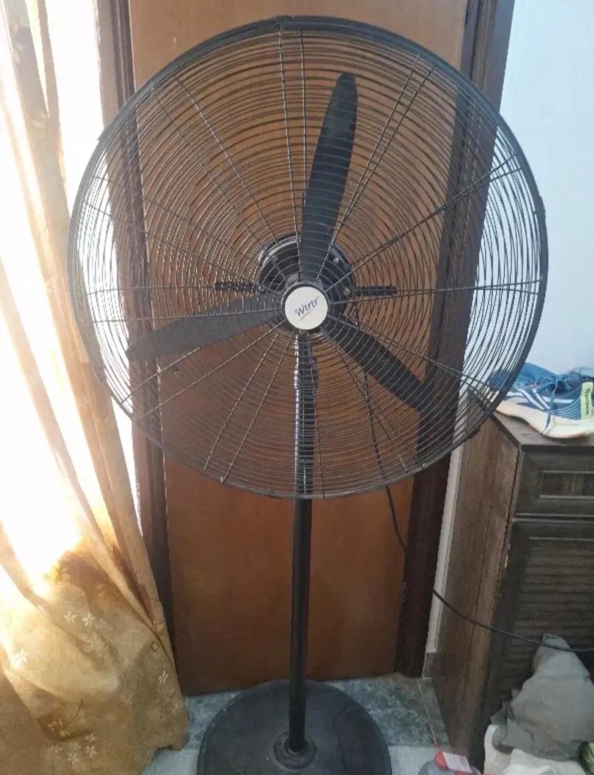 پنکه صنعتی درحد نو 