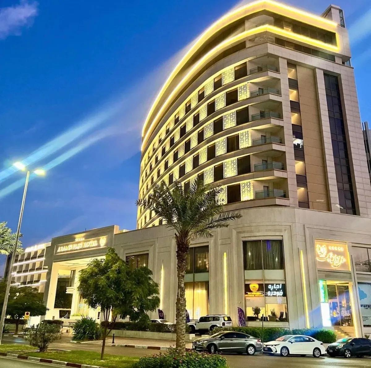  استخدام پذیرشگر شب هتل