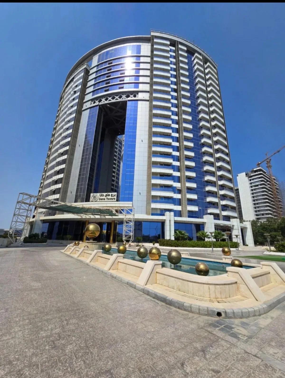 استخدام نیروی خدماتی